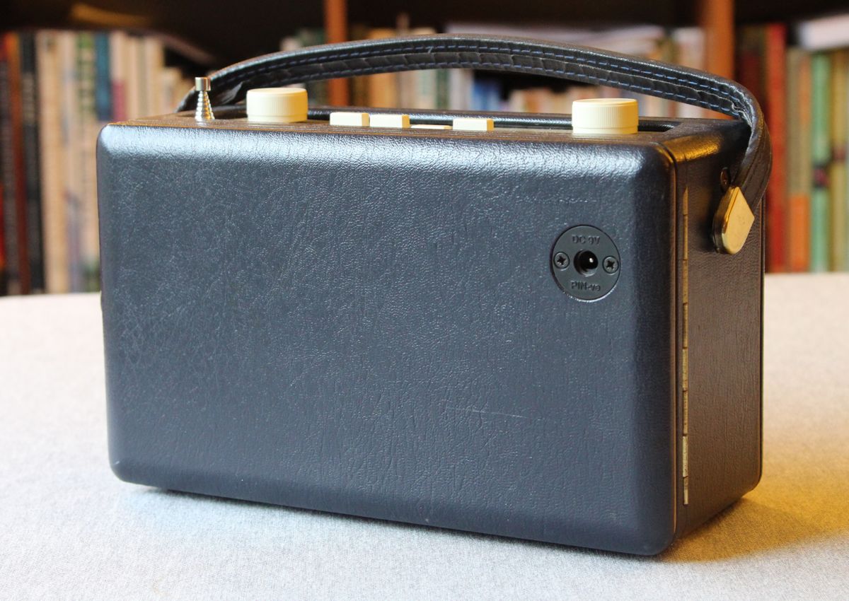 ROBERTS R250 BLUE BLACK REVIVAL RADIO - Radio Retro