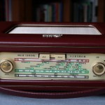 Roberts Radio Handbag - Top Dial