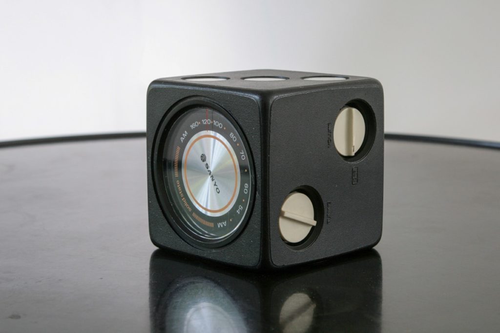 Sanyo RP1711 Dial & Face 2 with volume and tuning