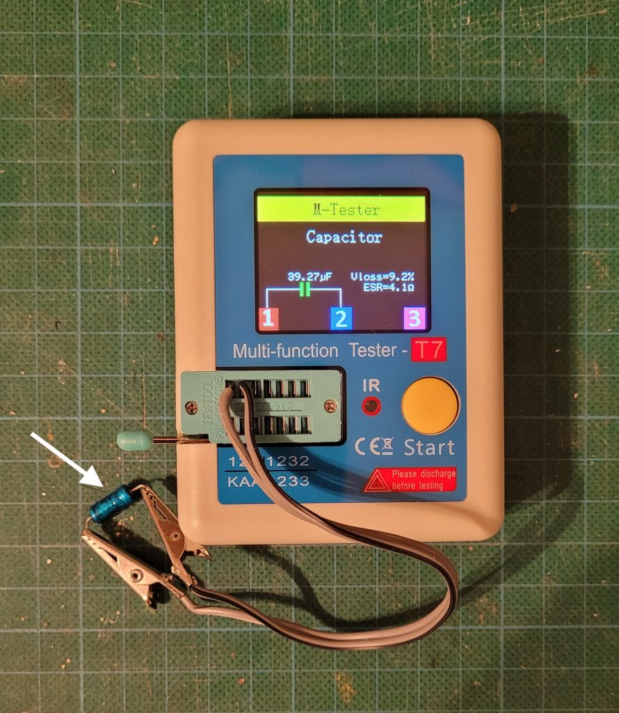 Capacitor measurement reading ESR 4.1 Ω and value 39.1 µF