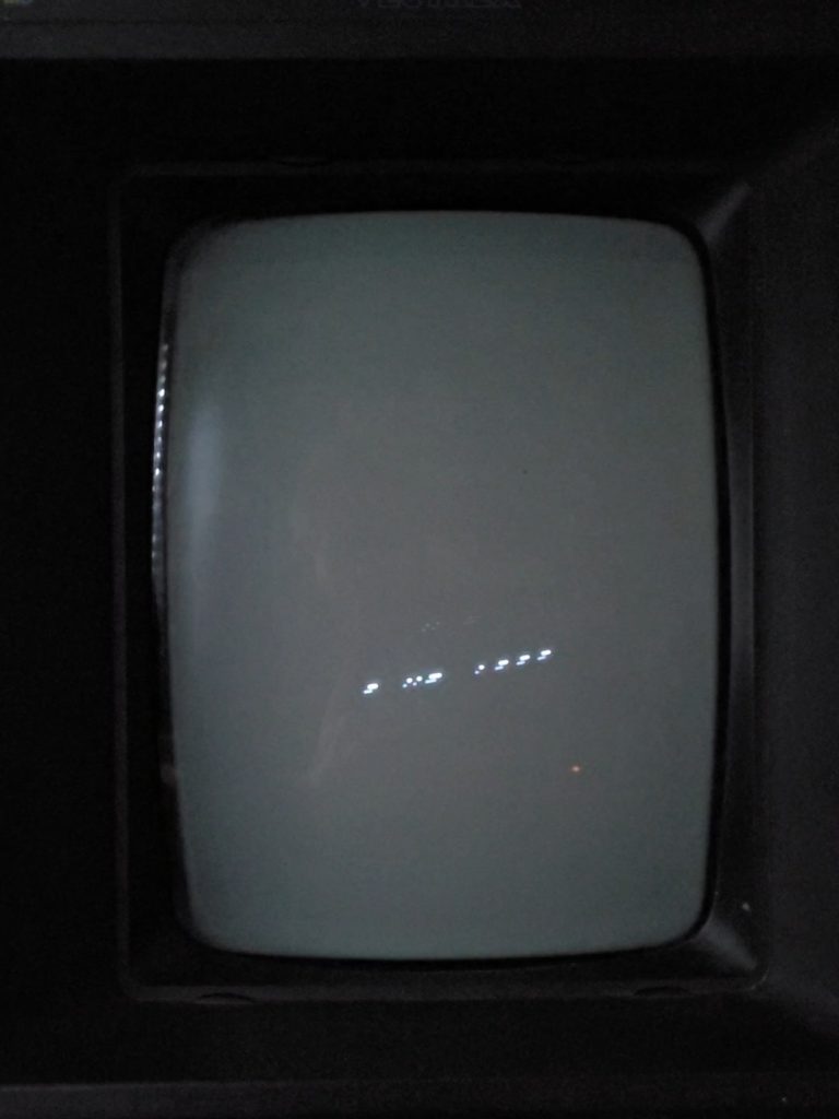 Vectrex display showing a diagonal line of dots rather than the Mine Storms text.