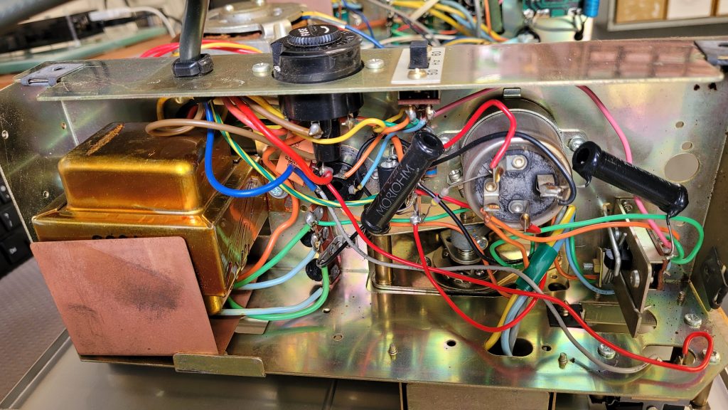 Image of the shielded mains transformer and power supply