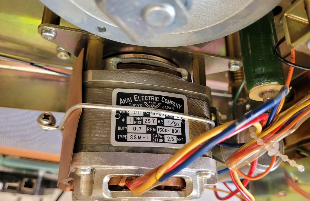 Akai 4000D type SSM-1 motor: 1/50 Horse Power, 100v, 1500-1800rpm, 2.5µF capacitor.